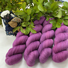 Load image into Gallery viewer, Carmen Yummy Fingering