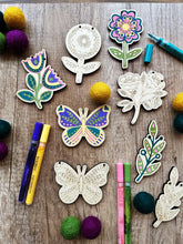 Load image into Gallery viewer, folksy flower