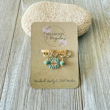 Load image into Gallery viewer, Sky Blue Granny Gold Medium