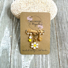 Load image into Gallery viewer, Love Daisies Gold