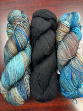 Load image into Gallery viewer, Orienta Shawl kits