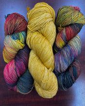 Load image into Gallery viewer, Orienta Shawl kits