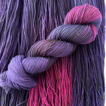 Load image into Gallery viewer, Queen’s Gambit