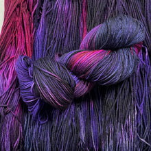 Load image into Gallery viewer, Giant DK Queen's Gambet