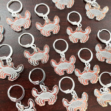 Load image into Gallery viewer, Single Crab / Iridescent / Silver