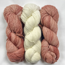 Load image into Gallery viewer, Mechita Old Rose & Natural