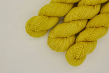 Load image into Gallery viewer, Yellow Tang