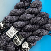 Load image into Gallery viewer, Thunderstruck