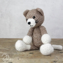 Load image into Gallery viewer, Robbin bear crochet
