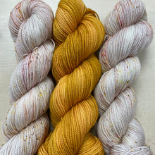 Load image into Gallery viewer, Leaves in latte-All that ales ewe