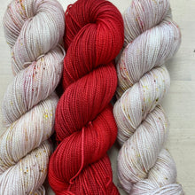 Load image into Gallery viewer, Leaves in Latte-Chilli Pepper