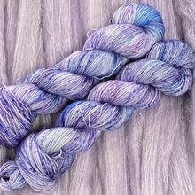 Load image into Gallery viewer, Myrtle & Lilacs