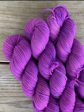 Load image into Gallery viewer, Iris