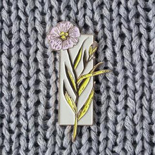 Load image into Gallery viewer, Linen Pin