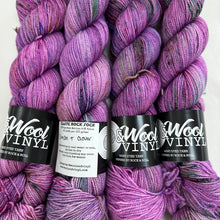 Load image into Gallery viewer, Crimson &amp; Clover

