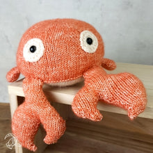 Load image into Gallery viewer, Karel Crab knit