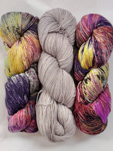 Load image into Gallery viewer, Orienta Shawl kits
