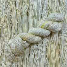 Load image into Gallery viewer, Gold Dust DK
