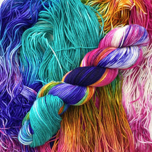 Load image into Gallery viewer, Ewe So Sporty by Sheep Graffiti
