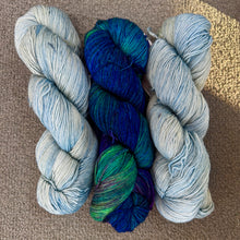 Load image into Gallery viewer, Orienta Shawl kits
