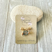 Load image into Gallery viewer, Woodsy Granny Gold Small
