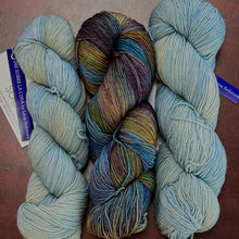 Load image into Gallery viewer, Sobre la luna &amp; Simpatia
