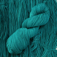 Load image into Gallery viewer, Teally nice green
