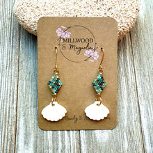 Load image into Gallery viewer, Coastal  mother of pearl shell GP
