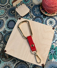 Load image into Gallery viewer, Minder clip red