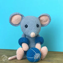 Load image into Gallery viewer, Eddy mouse crochet