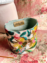 Load image into Gallery viewer, flora tiny tucker