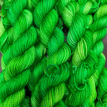Load image into Gallery viewer, Green Siamese Fighting Fish mini