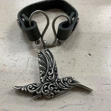 Load image into Gallery viewer, Hummingbird Single Cuff Espresso Black