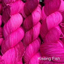 Load image into Gallery viewer, Kissing Fish