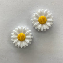 Load image into Gallery viewer, Daisies white
