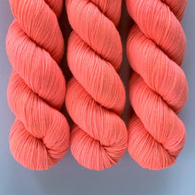 Load image into Gallery viewer, Fluoro Morganite