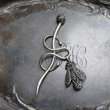 Load image into Gallery viewer, Honeybee Carm Lock Shawl Pin